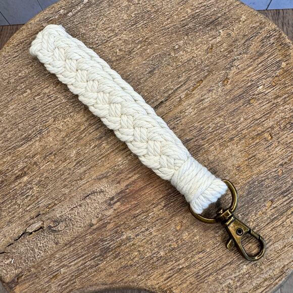 White Wristlet Purse Strap Macrame Bag Charm Keychain Accessory NEW - Picture 3 of 4